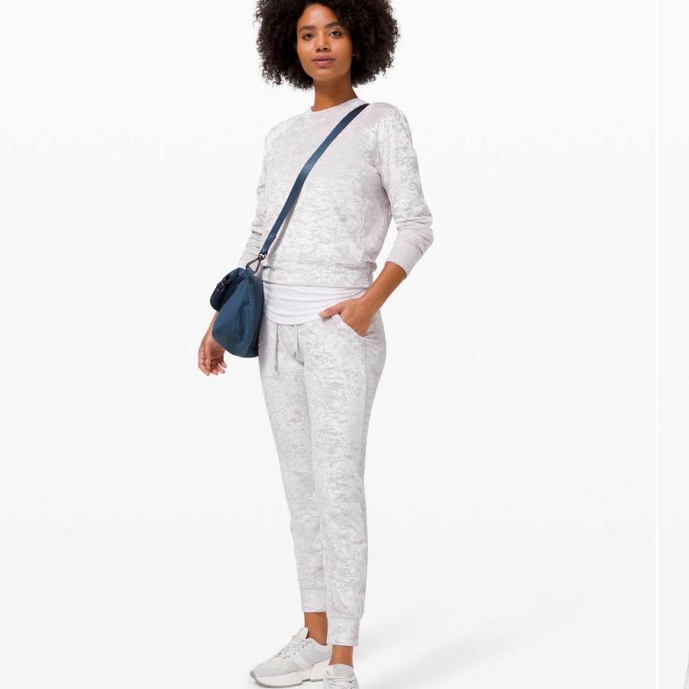 Women’s Lululemon Chrome Crushed Velvet Set- Jogger & Crew